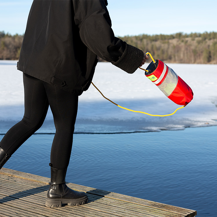 Pelastusköysi pelastusrenkaalla